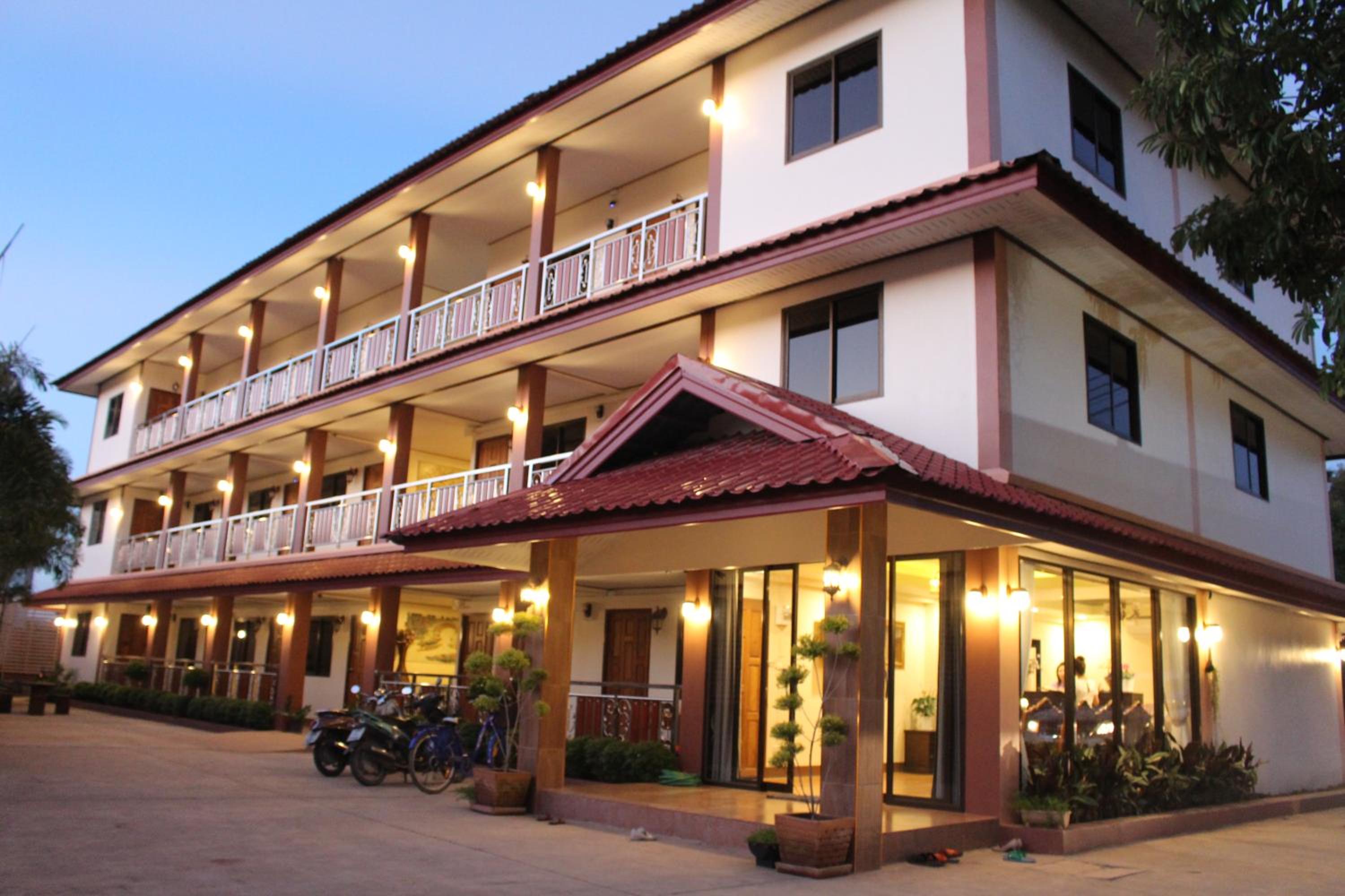 Nan Baankhun Hotel 2/58