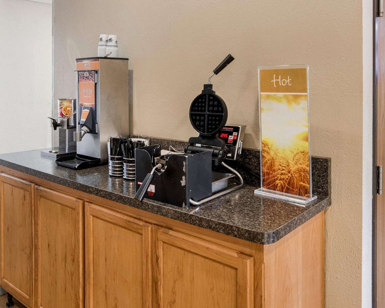 Quality Inn Near Northtown Mall & National Sports Center 13/23