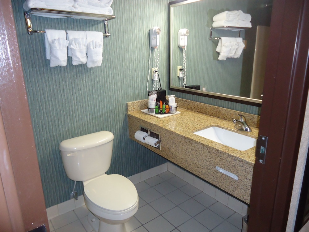 Comfort Inn and Suites Grenada 17/40