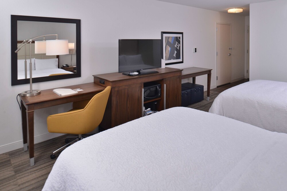 Hampton Inn Suites Ann Arbor West 14/47