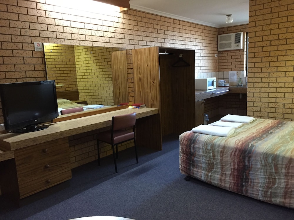 Lakeview Motel 33/60