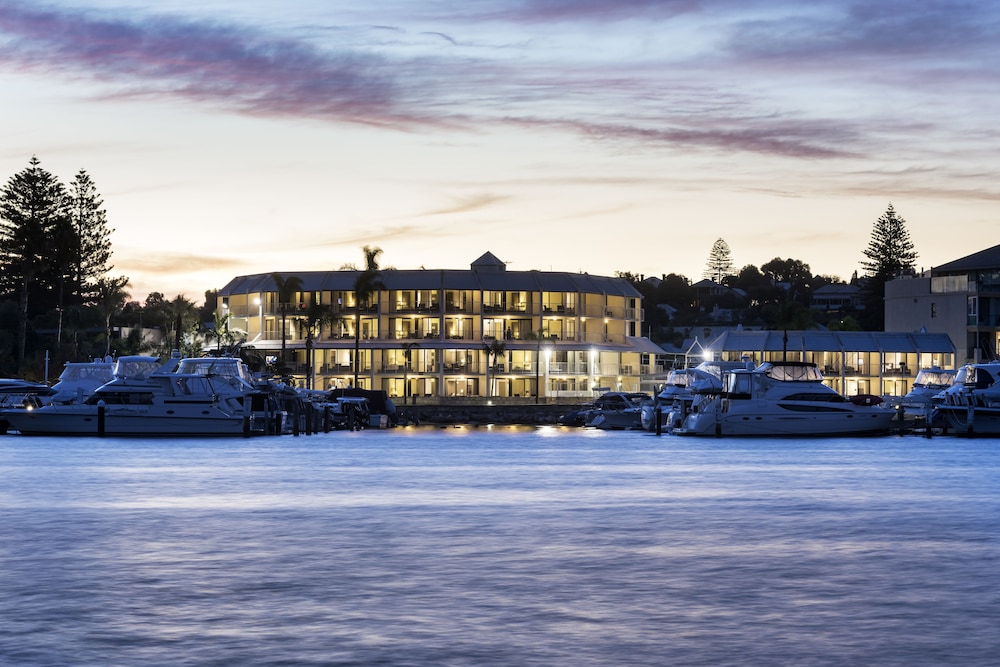 Pier 21 Apartment Hotel 3/60