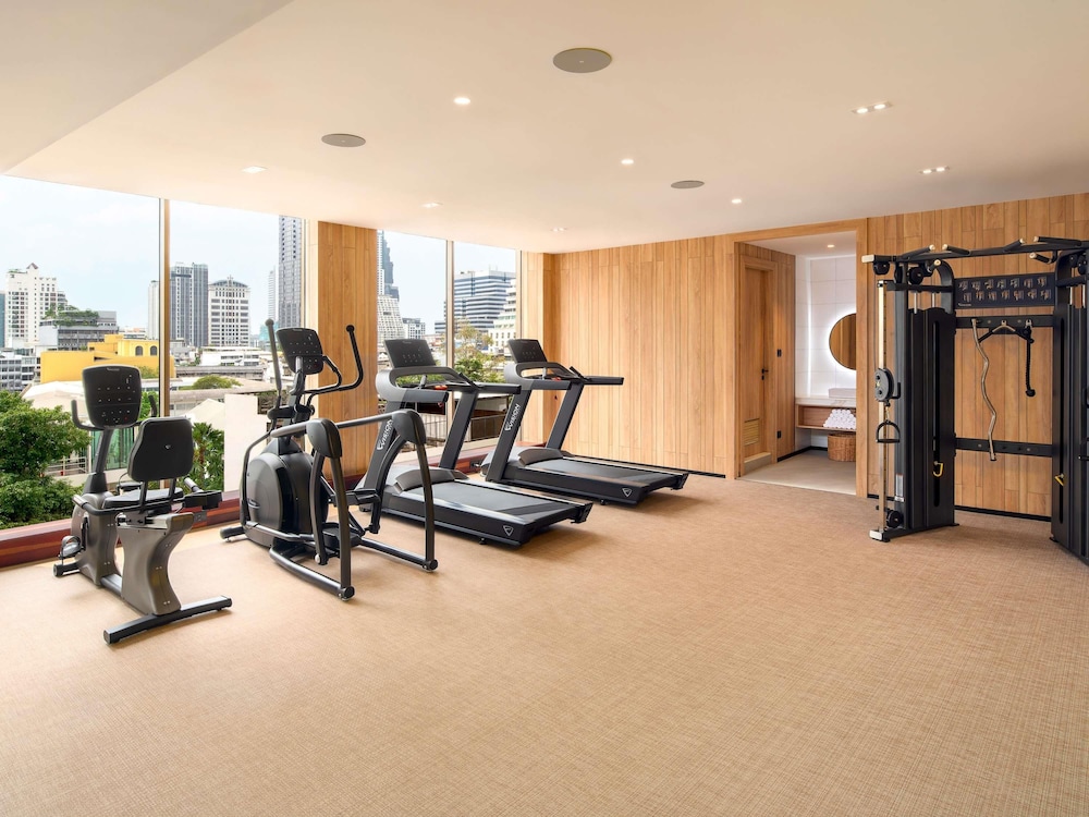 Mercure Bangkok Surawong 39/64