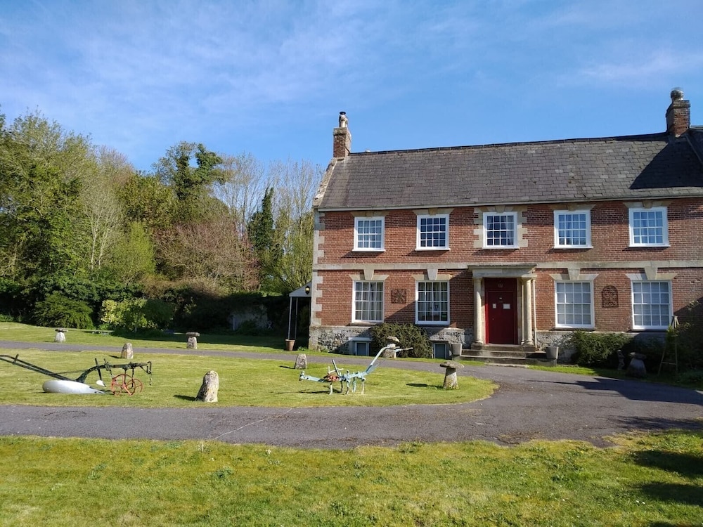 Rollestone Manor 40/47