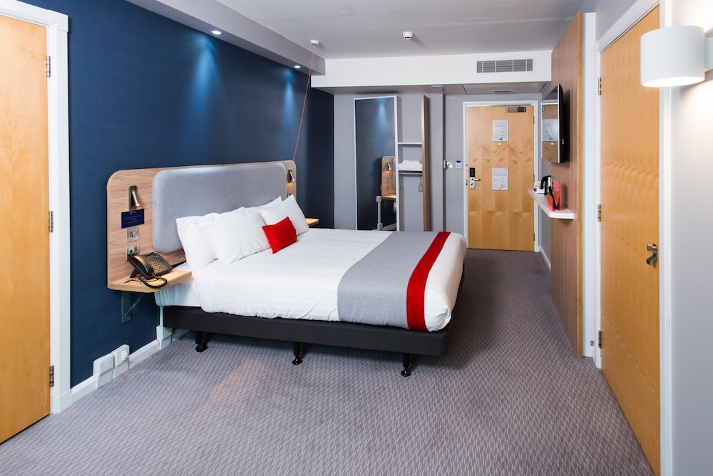 Holiday Inn Express Leeds City Centre Armouries 15/60