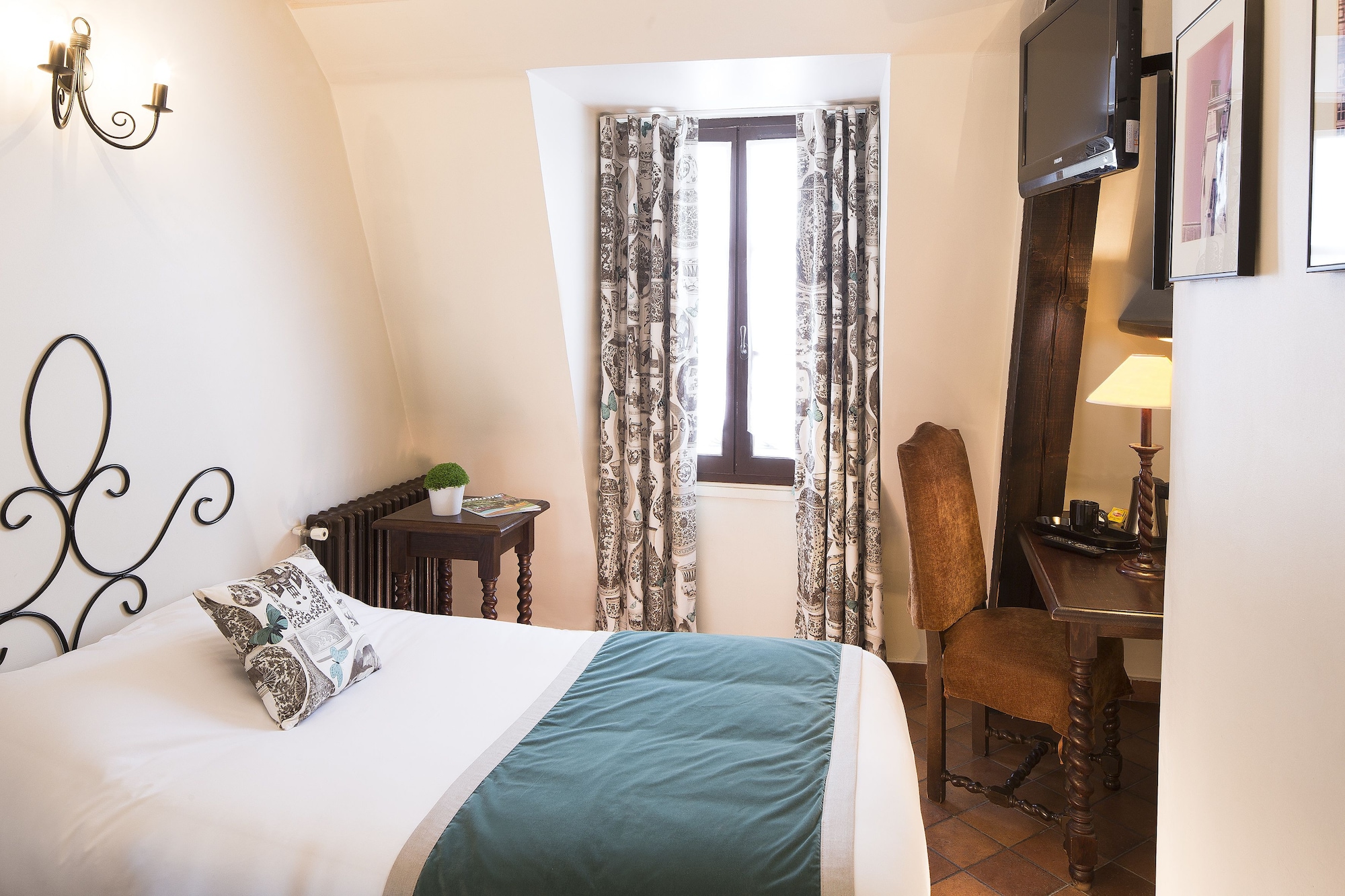 ROOM, DOUBLE BED