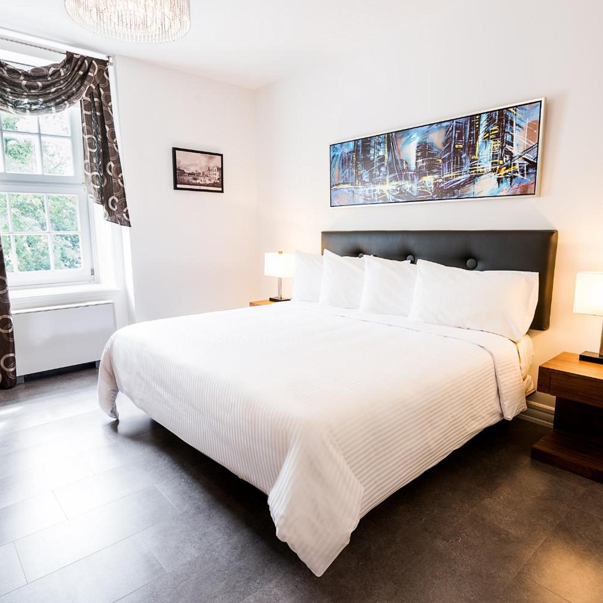 Deluxe, King Bed