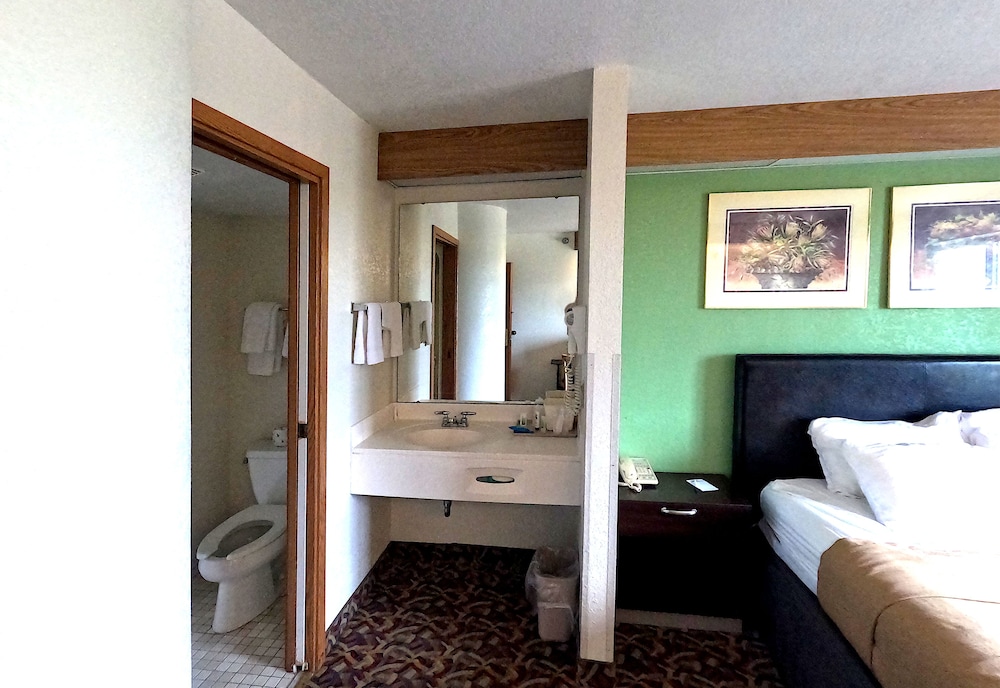 Pleasant stay Inn and Suites Brooklyn 18/18