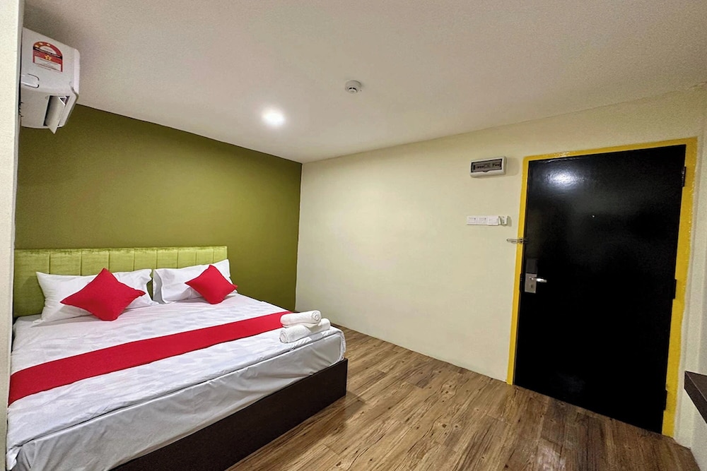 Standard, Queen Bed