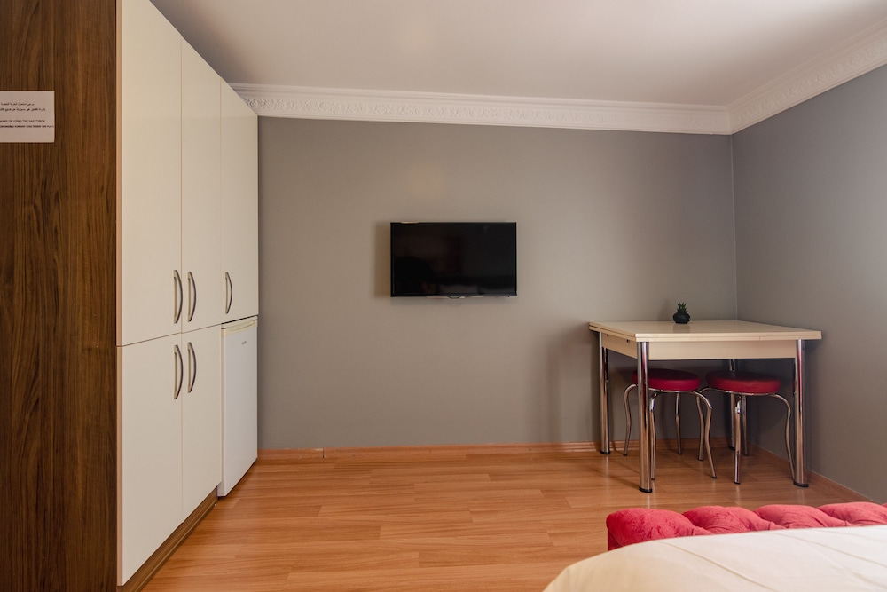 Zendy Suite Hotel 71/88