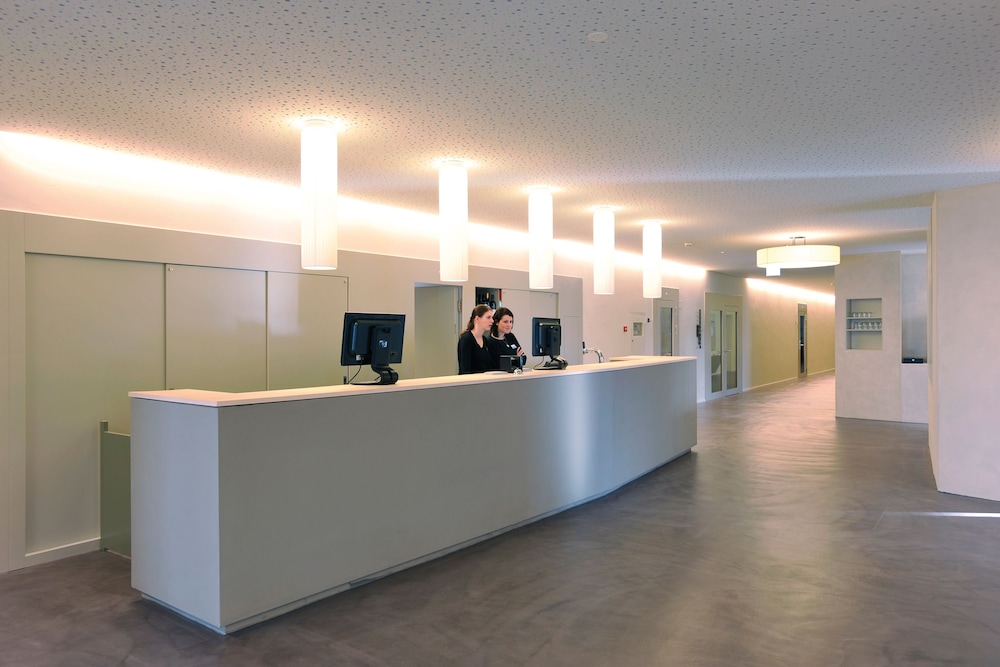 Youth Hostel 6/63