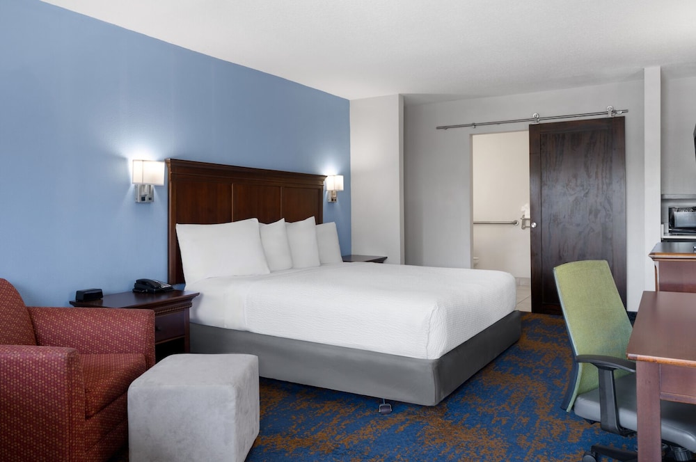 ROOM, KING BED, ACCESSIBLE