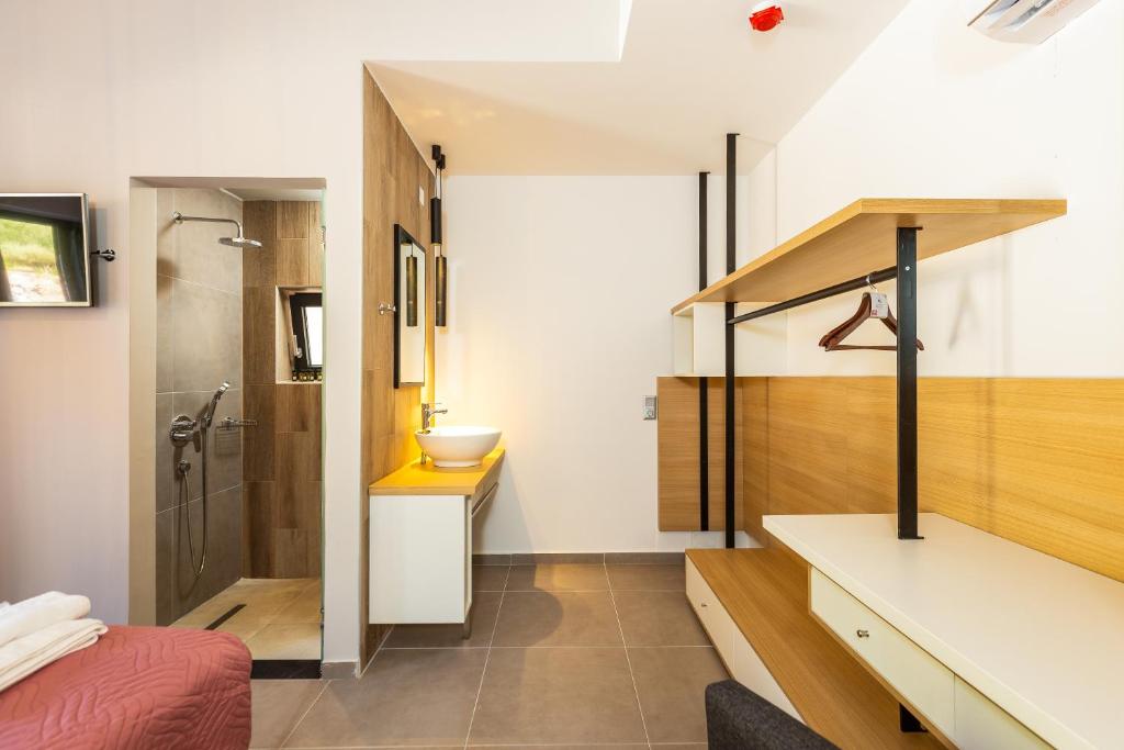 T Hotel Premium Suites 6/24