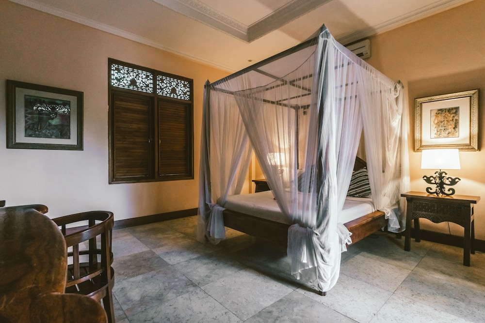 Honeymoon Guesthouse 64/75