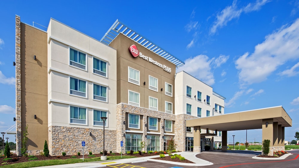 Best Western Plus Bolivar Hotel & Suites 1/46