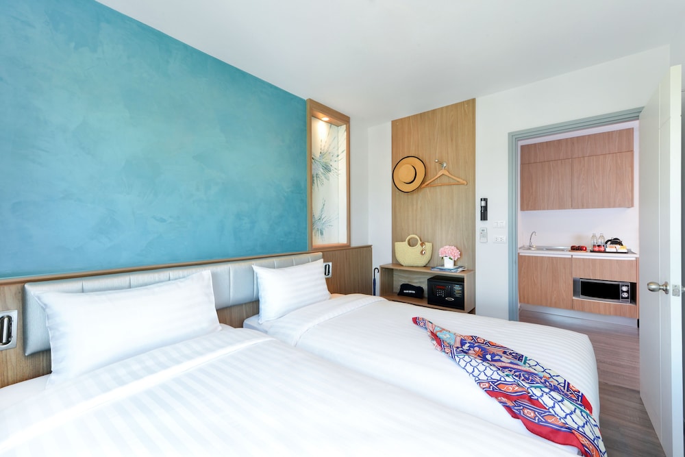 GRAND, DELUXE, TWIN BEDS