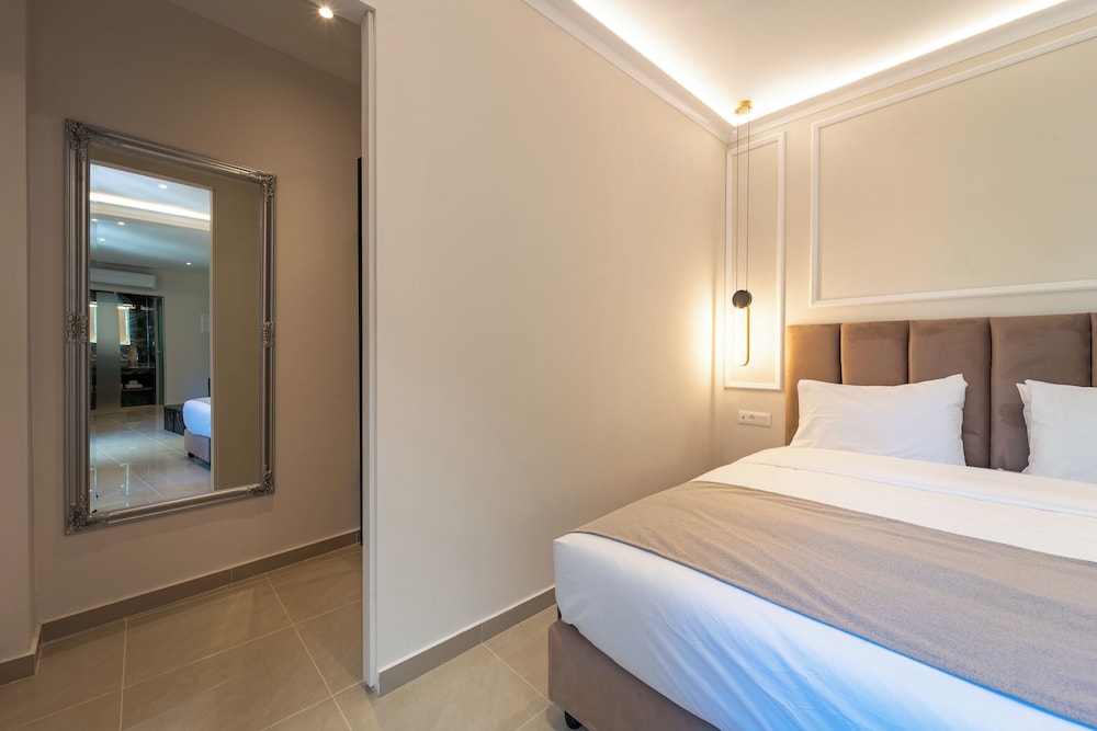 Philia Center Suites 37/73