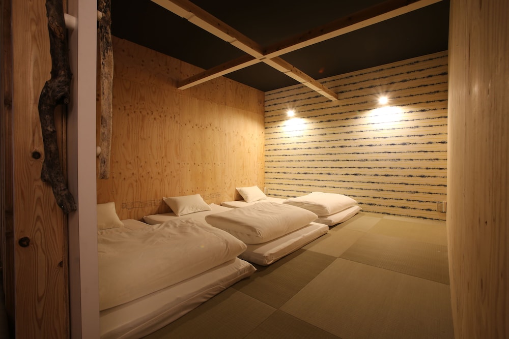 Female Only, 3 Beds