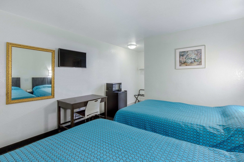 STANDARD, 2 DOUBLE BEDS, SMOKING