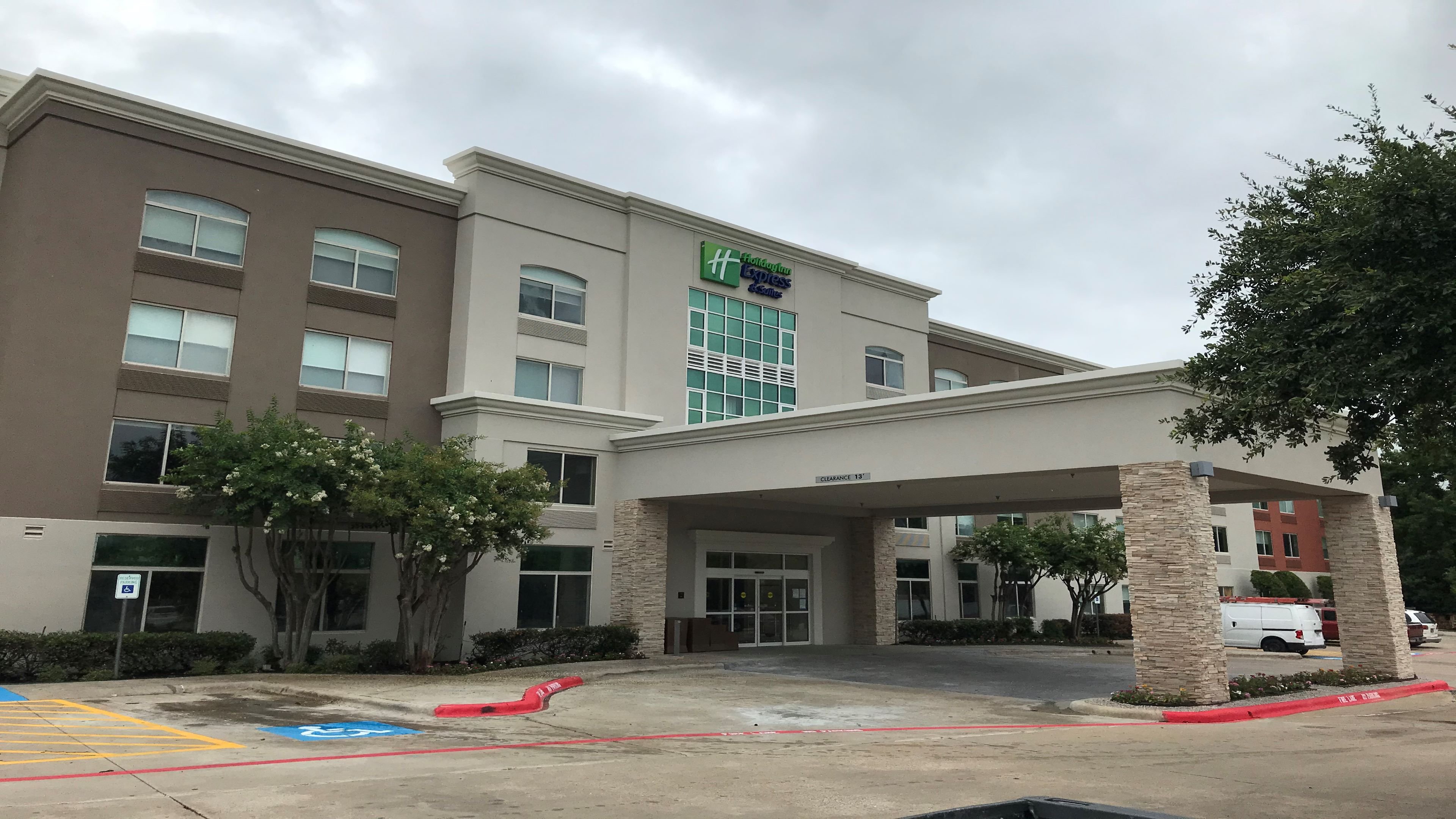 Holiday Inn Express And Suites Arlington North Stadium Area 33/34