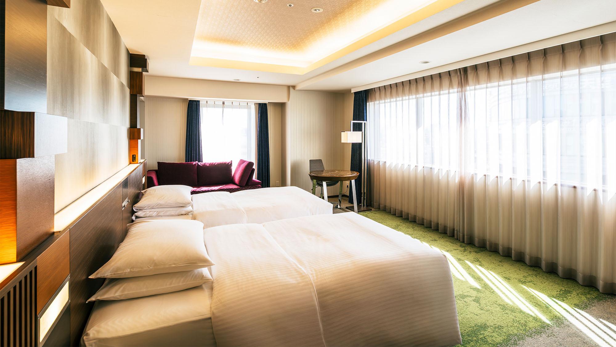 Deluxe, Twin Beds, Night View