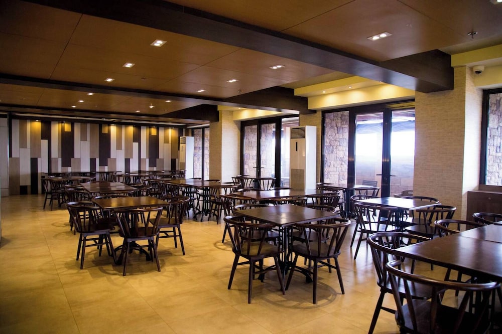 Splendido Tagaytay Hotel and Country Club 48/60