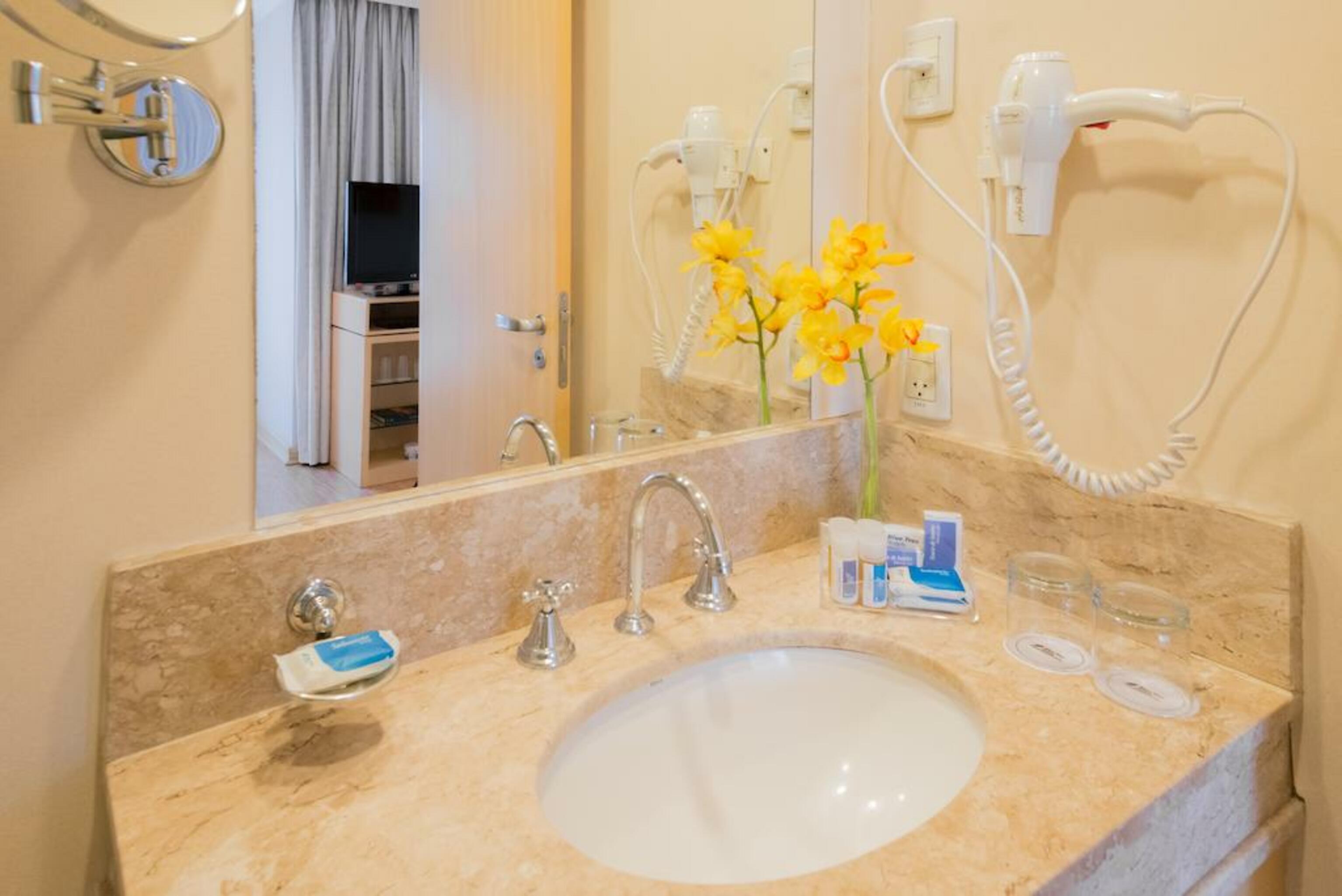 Luxury, Single