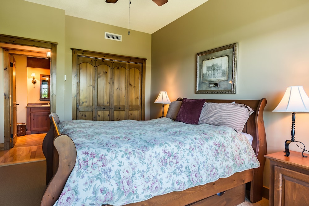 2 BEDROOMS