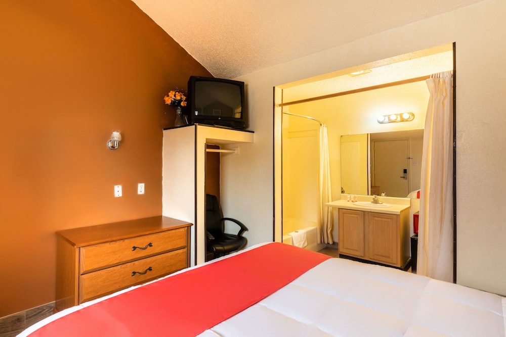 OYO Hotel Decatur TX Hwy 287 Northwest 22/32