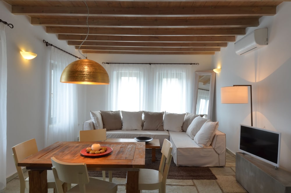 AEGEA BLUE CYCLADITIC RESORT(FOMERLY AEGEA BLUE VILLAS AND SUITES) 41/72