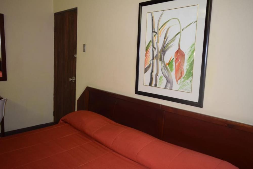 Costa Rica Tennis Club And Hotel 9/80