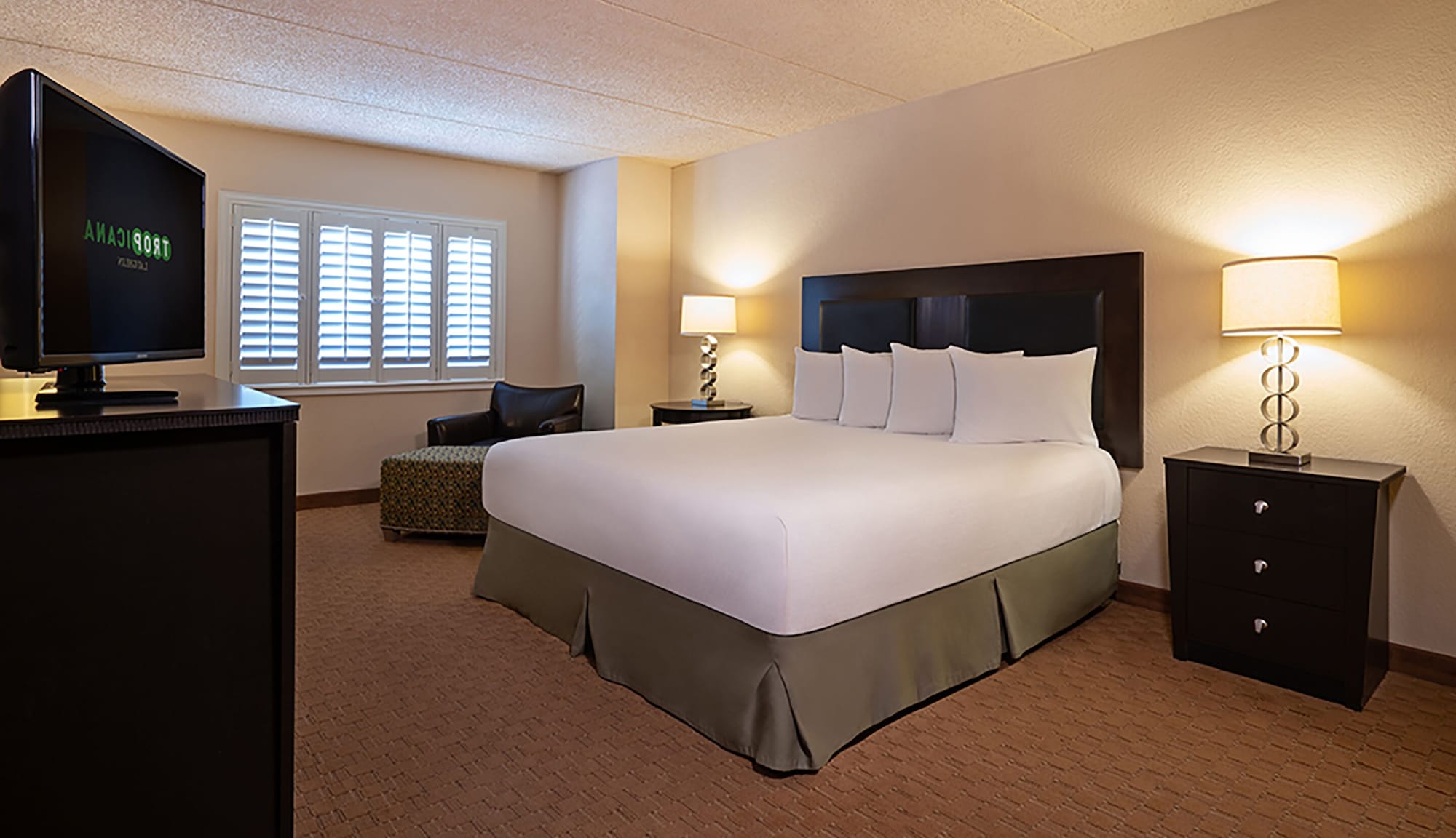 West, Deluxe, King Bed
