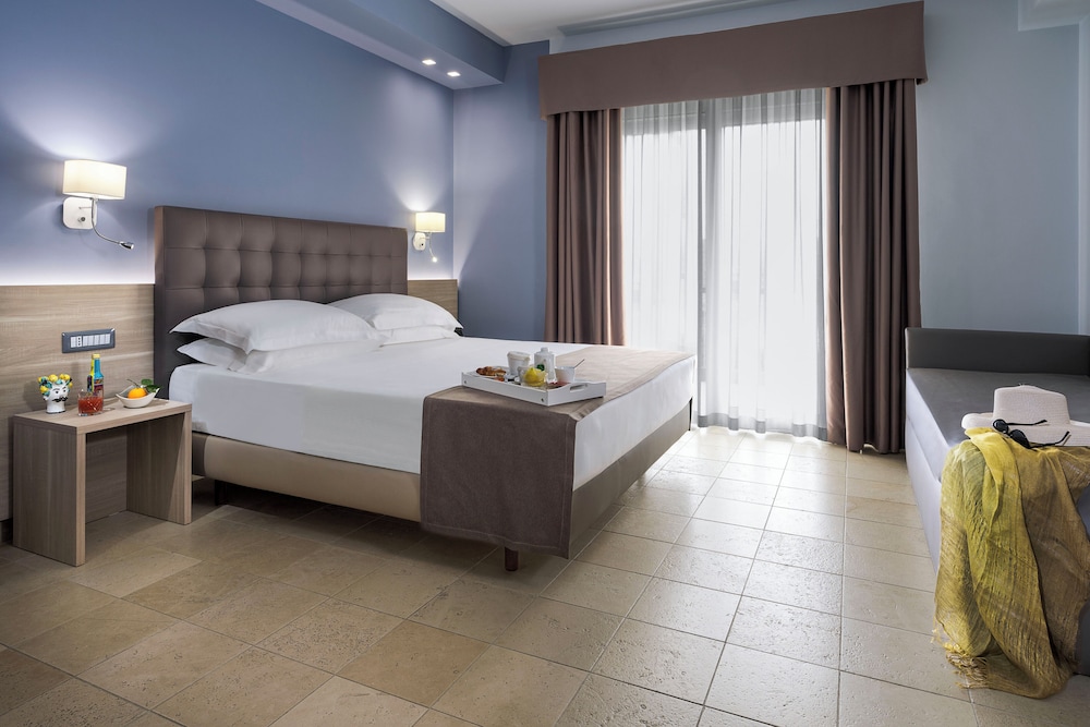 Deluxe, Queen Bed, Sofa, Balcony, Courtyard Area
