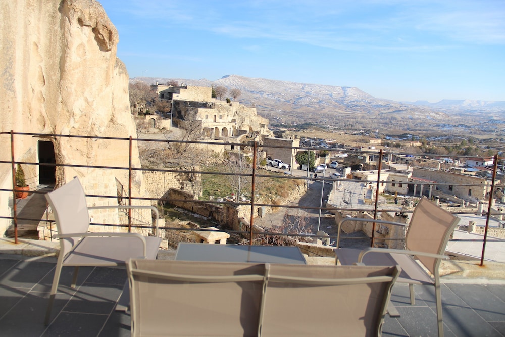 1811 Cave Hotel 39/50