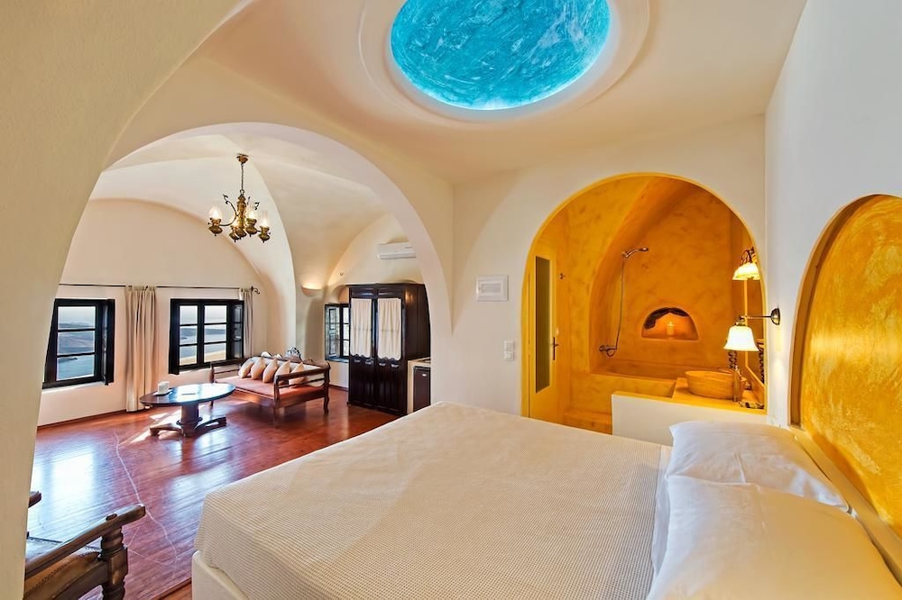 LAVA SUITES and LOUNGE 6/40