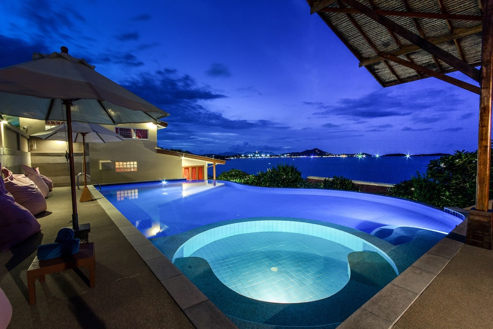 Boujis Boutique Resort 49/50