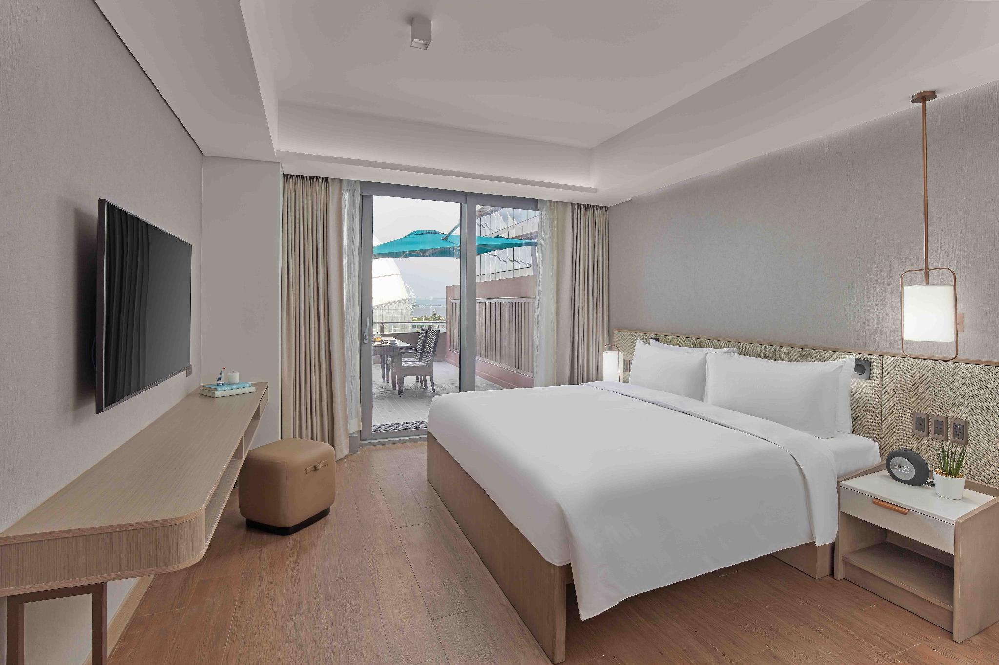 Courtyard, Residence, Suite