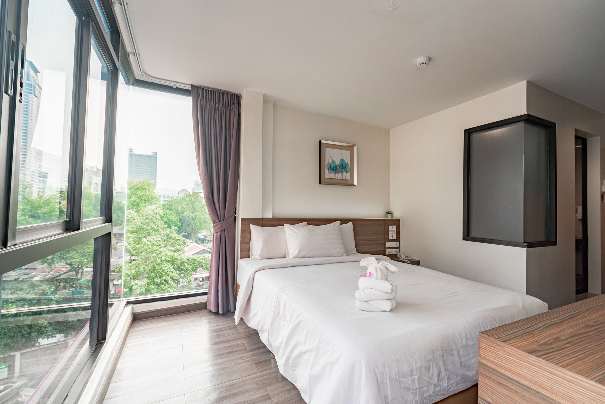 PREMIER, QUEEN BED