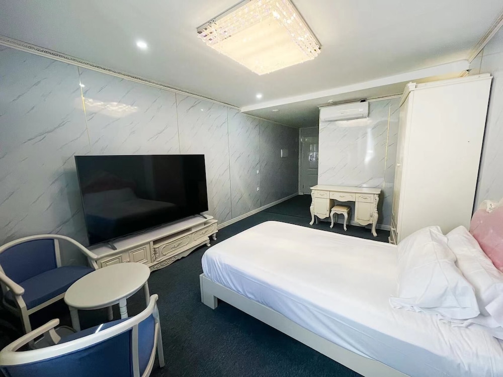 Hotel Aviacion 24/53