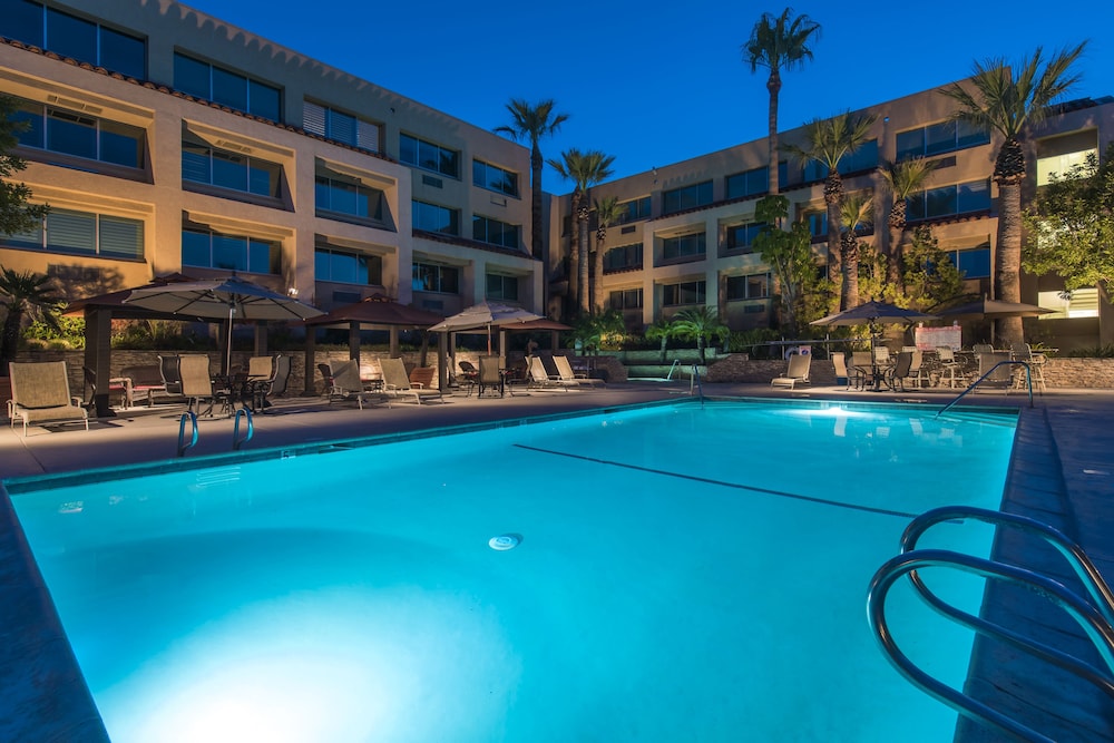Grand Vista Hotel 4/47