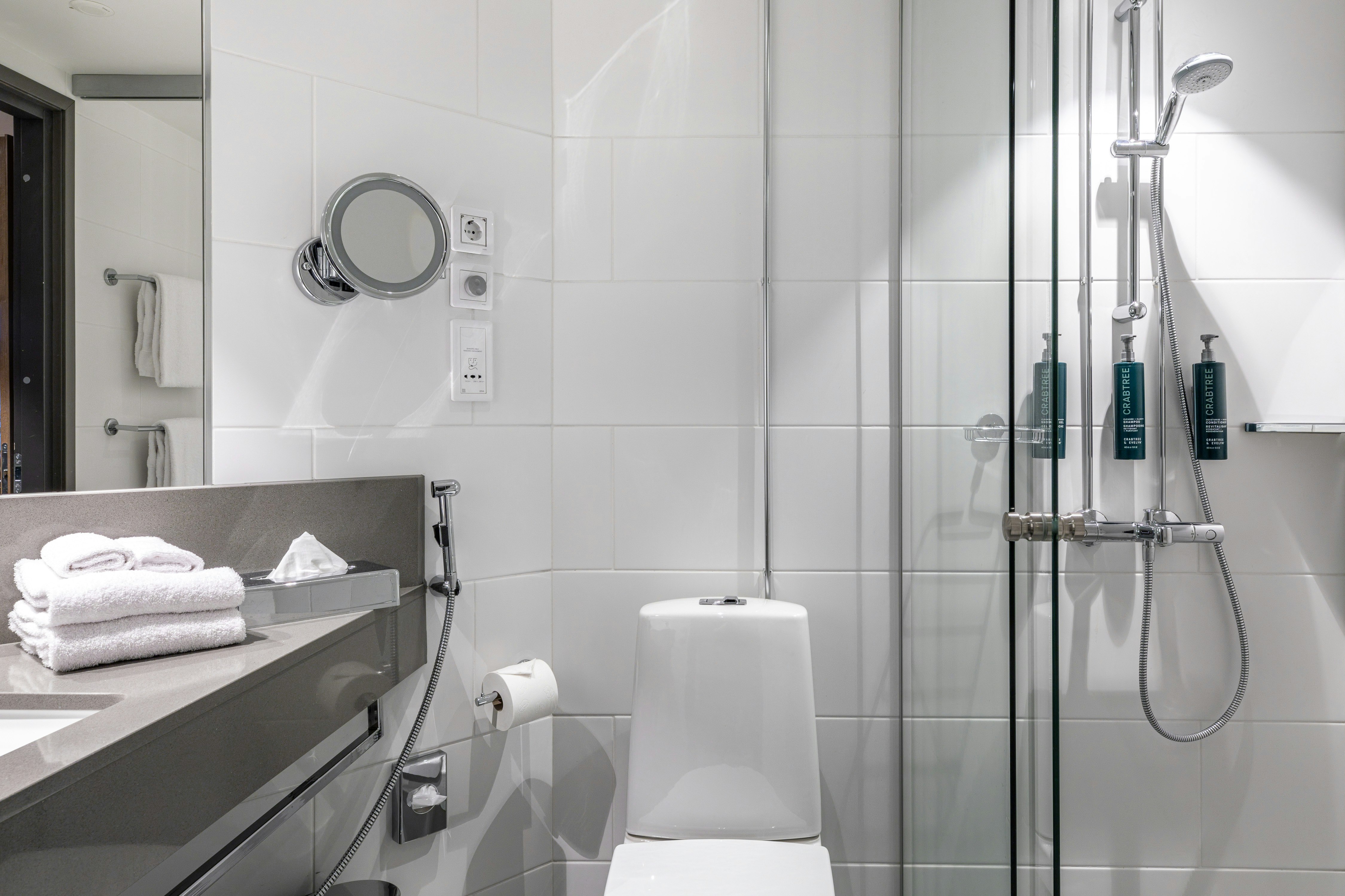 جناح بسرير كينج بغرفتين، Hilton Helsinki Strand 3/4