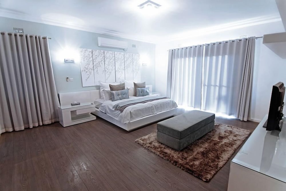 Fallsway Villas 7/23