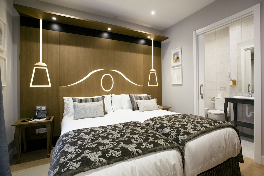 2 BEDROOMS, FAMILY, STUDIO, SUITE