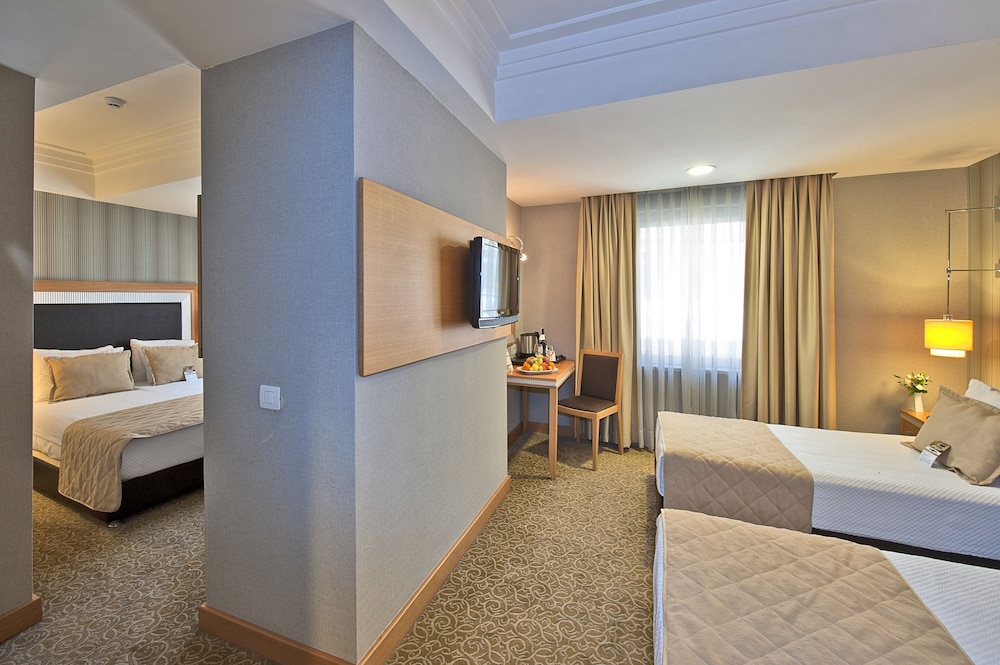 Grand S Hotel 13/56
