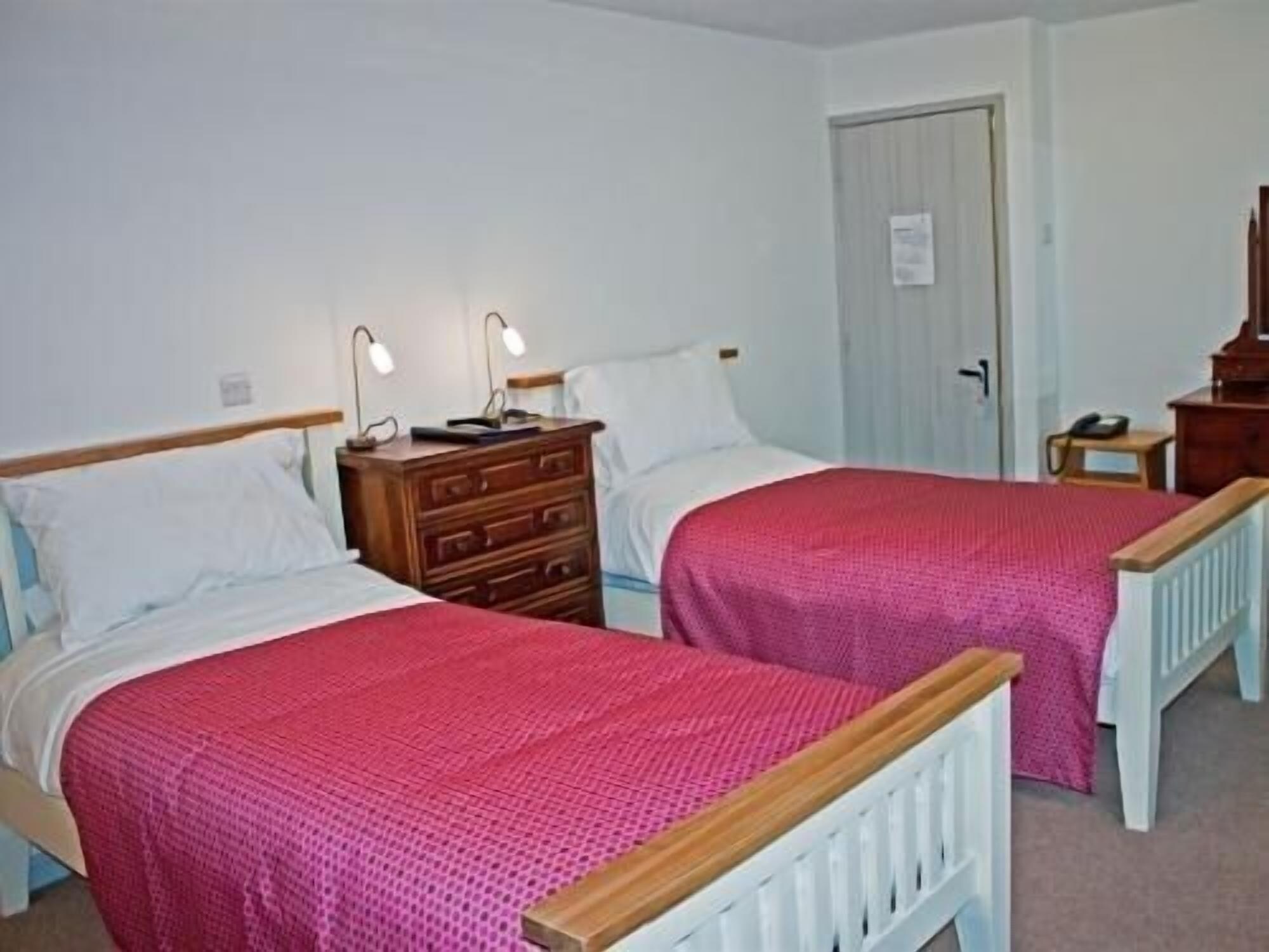 Room 1, Superior, Twin Beds
