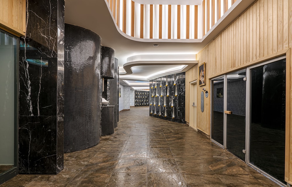 Arnor Deluxe Hotel And Spa 56/71