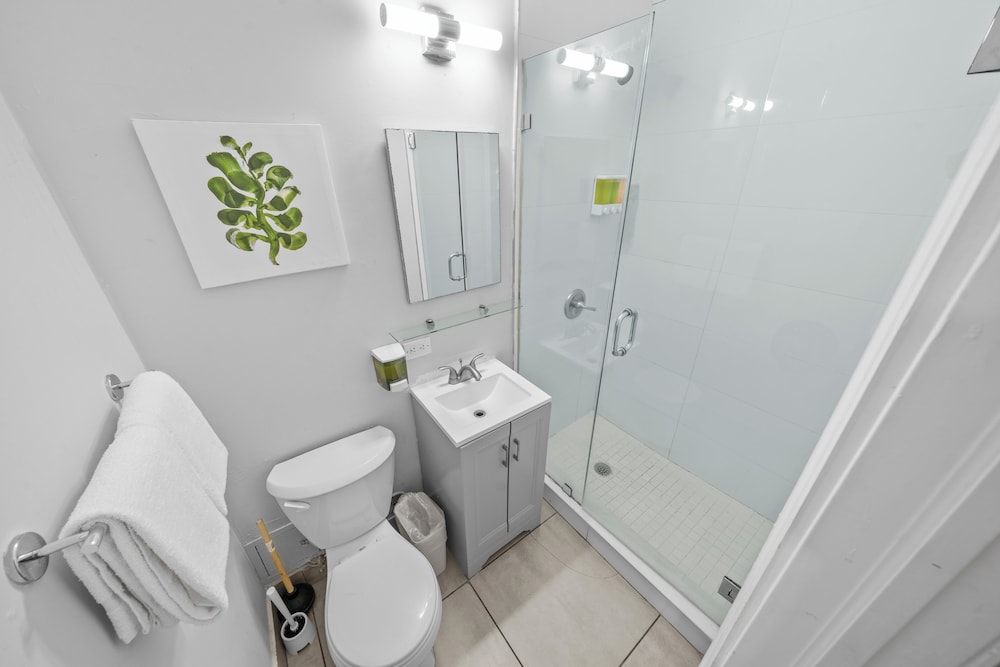 Miami Beach International Hostel 63/66