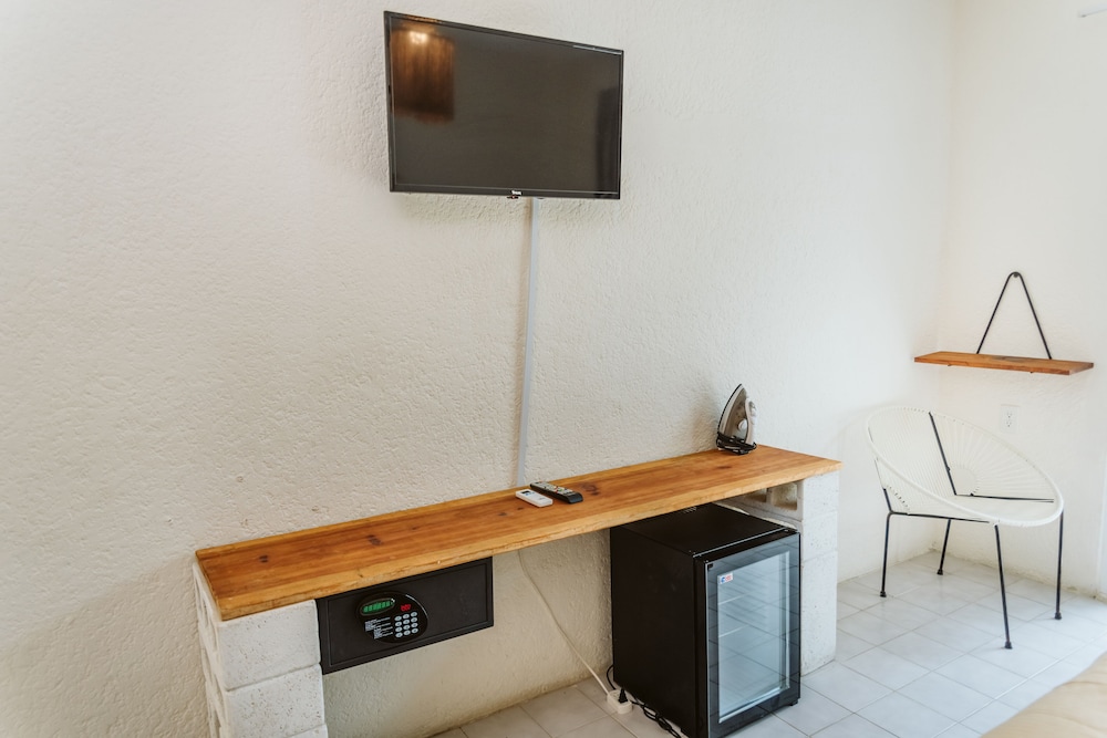 Ahava Hotel (ex Maria Candelaria Hotel) 34/43