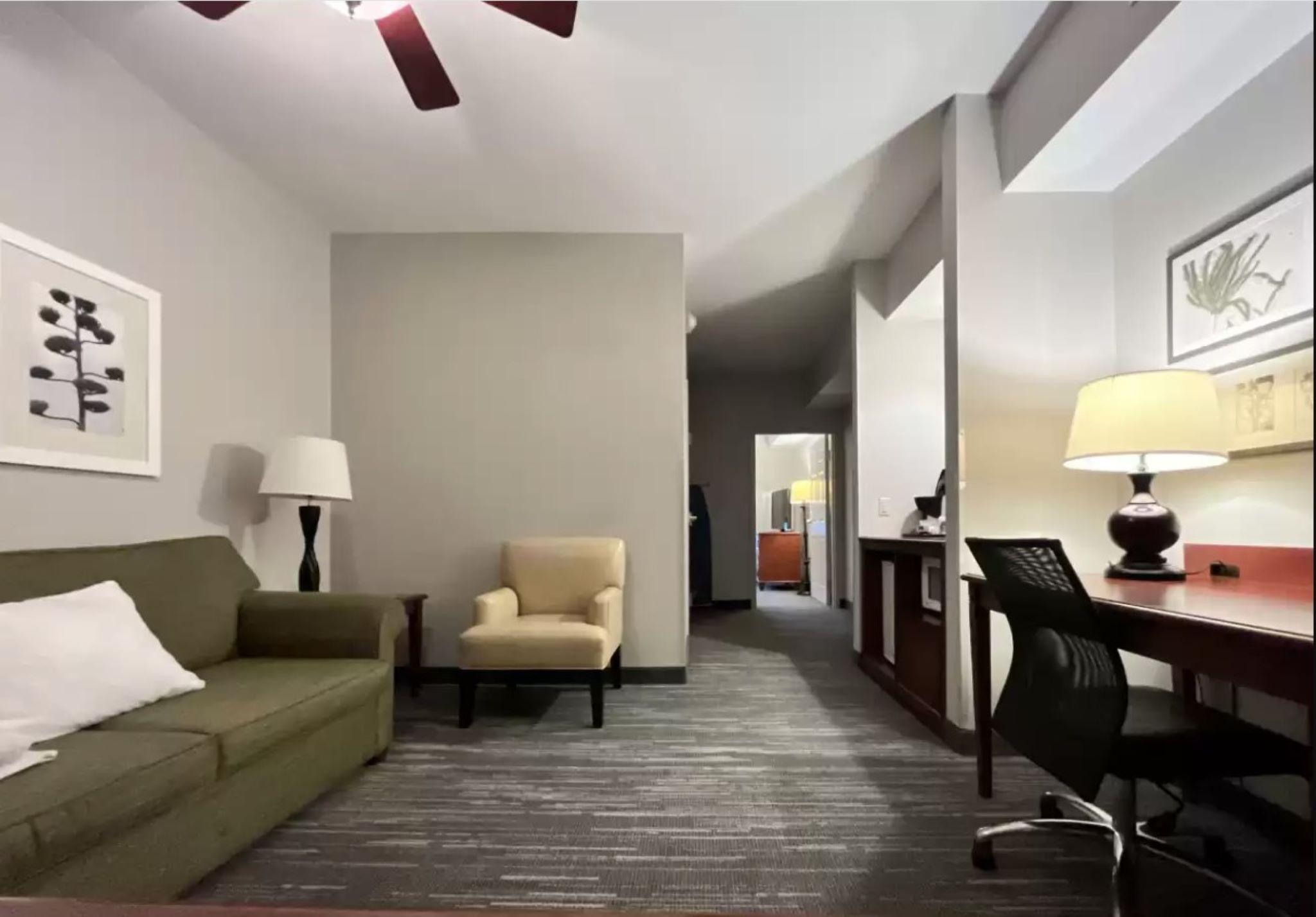 SUITE, KING BED, ACCESSIBLE
