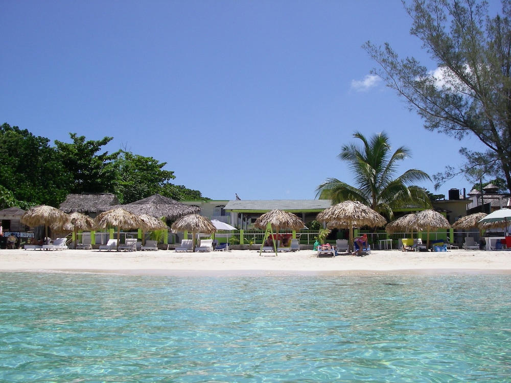 Fun Holiday Beach Resort 63/73